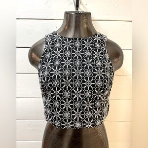 ❣️MAEVE Anthropologie Crop Top Brodé Noir et Blanc (Taille 6)
